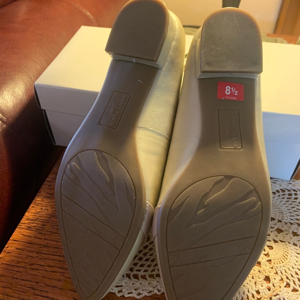 Anne Klein Cream Flats with Bow Accent - Picture 4 of 8